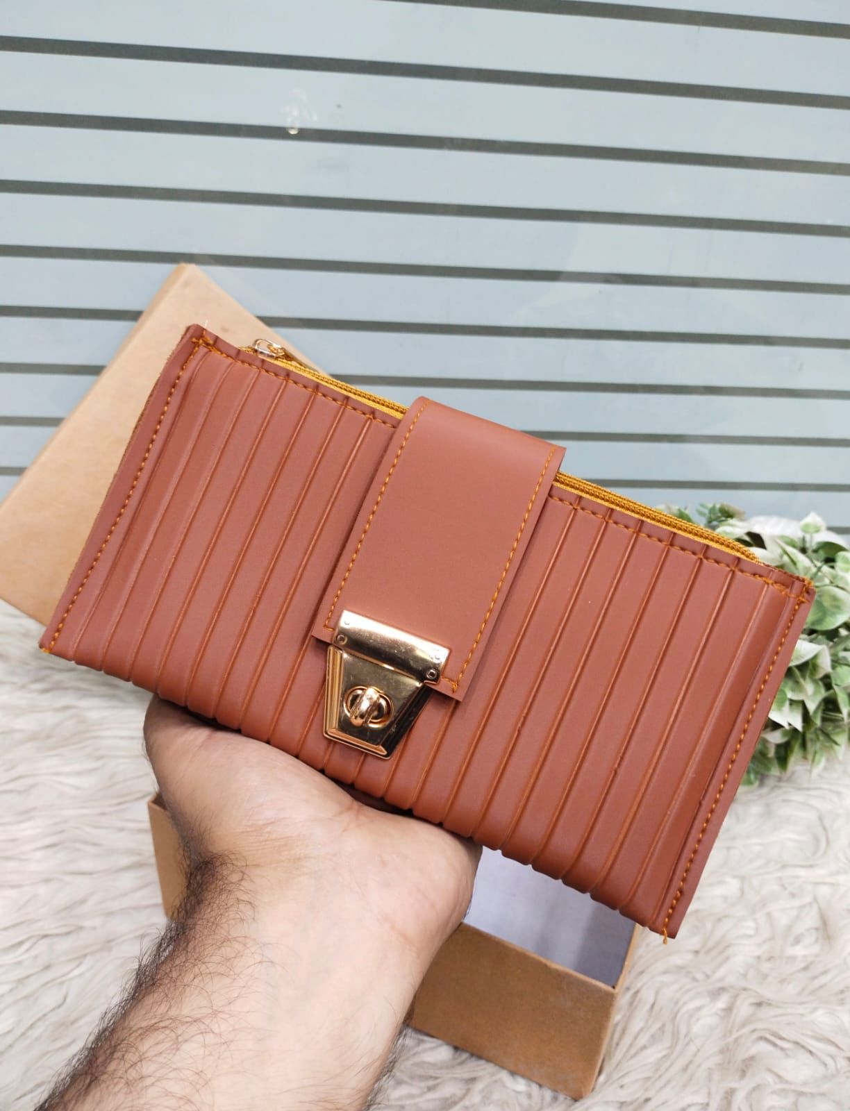 MASTER LOCK PREMIUM HANDWALLET FOR WOMEN