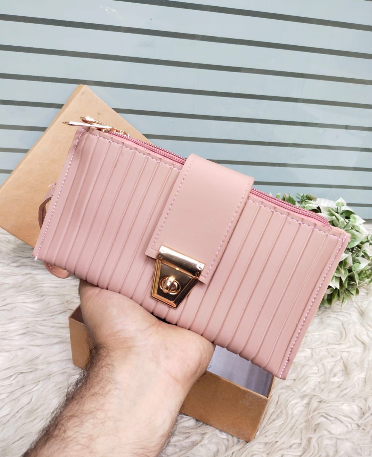 MASTER LOCK PREMIUM HANDWALLET FOR WOMEN