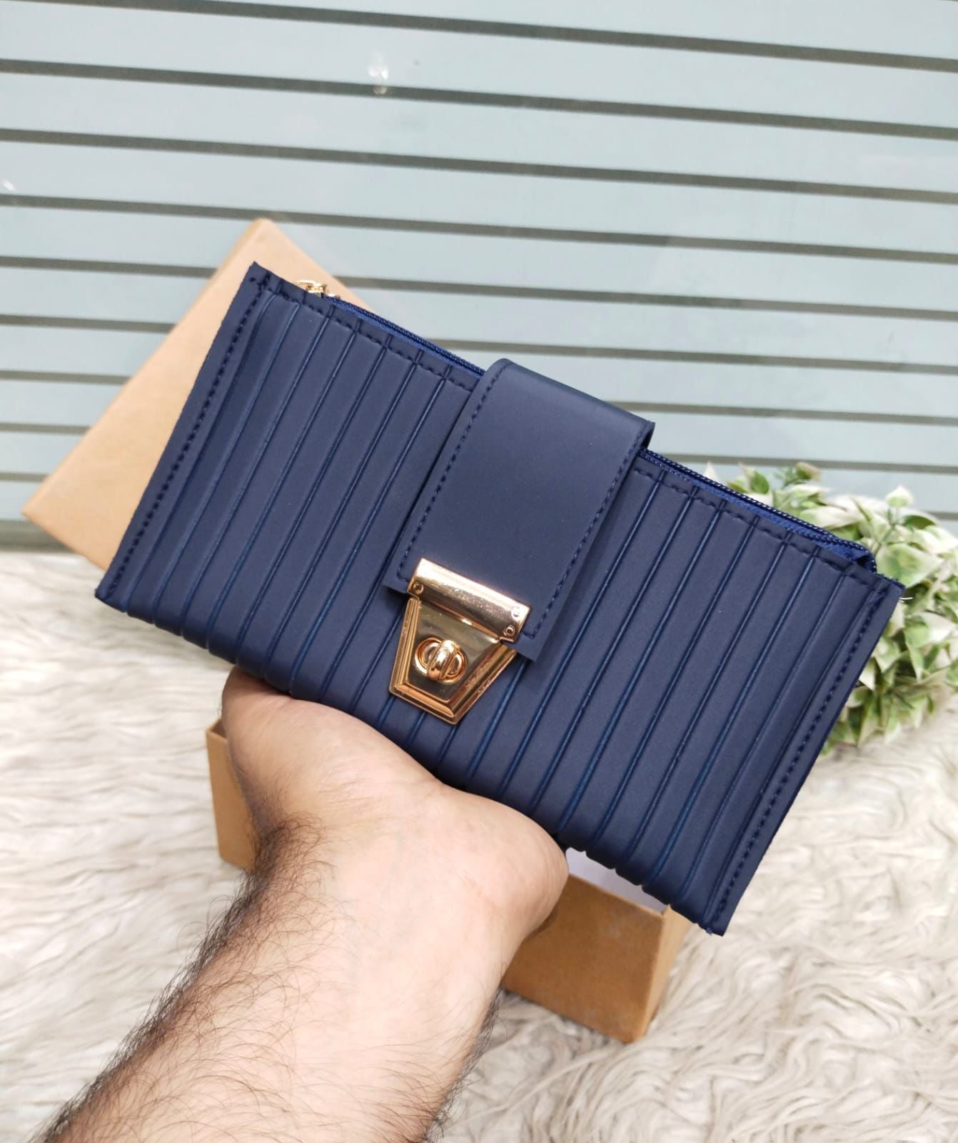 MASTER LOCK PREMIUM HANDWALLET FOR WOMEN