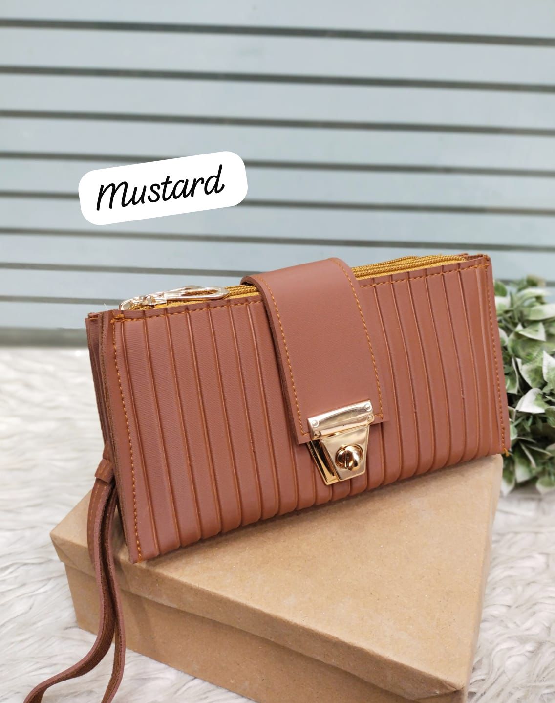 MASTER LOCK PREMIUM HANDWALLET FOR WOMEN