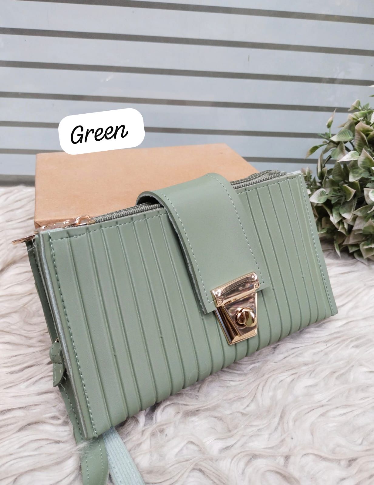 MASTER LOCK PREMIUM HANDWALLET FOR WOMEN