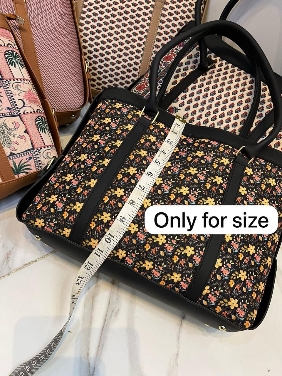 TRIBAL PATTERN TOTE BAG