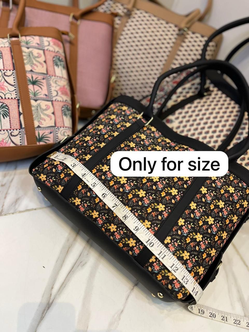 TRIBAL PATTERN TOTE BAG
